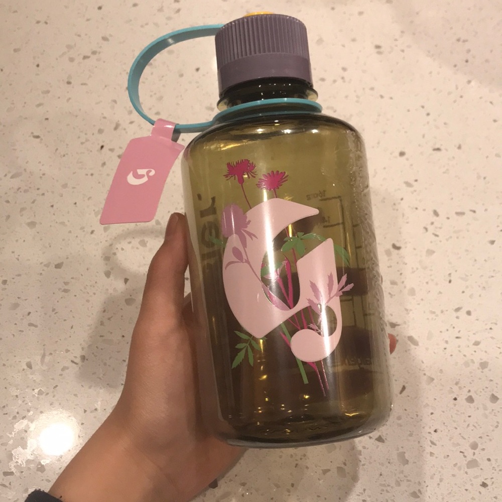Glossier water bottle bundle